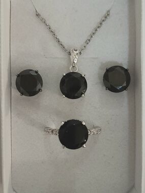 White Gold And Black Diamond Jewelry Set